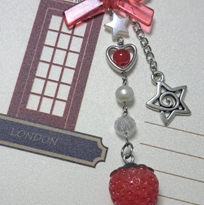 Parlak Kırmızı Fiyonk Detaylı Kadın Keychain - Görsel 3