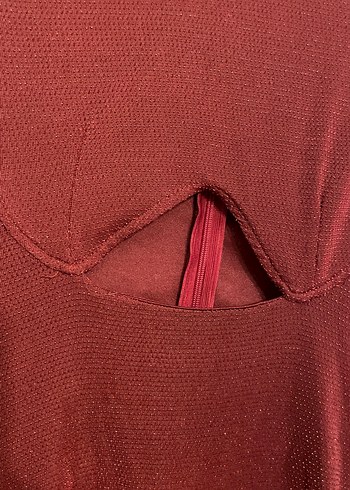 Bordo Yüksek Yakalı Kadın elbise göğüs dekolteli - Görsel 3