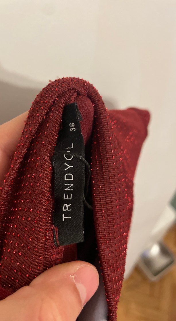 Bordo Yüksek Yakalı Kadın elbise göğüs dekolteli - Görsel 5