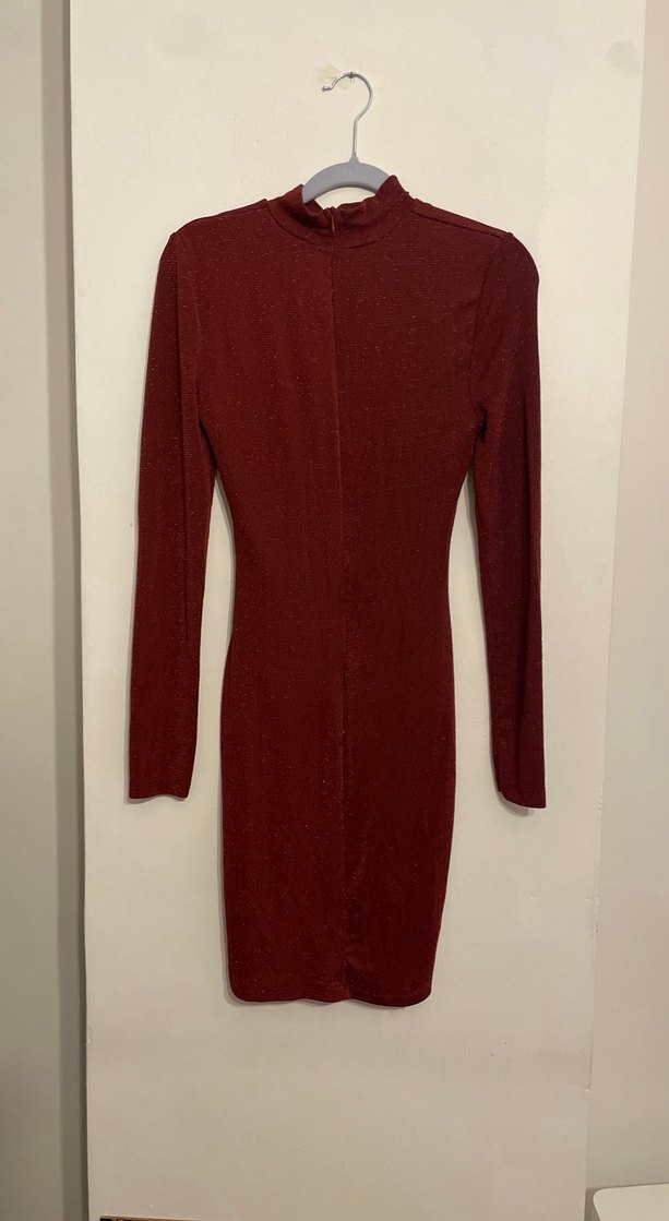 Bordo Yüksek Yakalı Kadın elbise göğüs dekolteli - Görsel 2