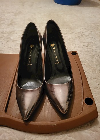 Gümüş Rengi Parlak Stiletto