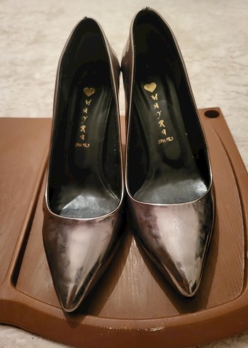 39 Beden Gümüş Rengi Parlak Stiletto