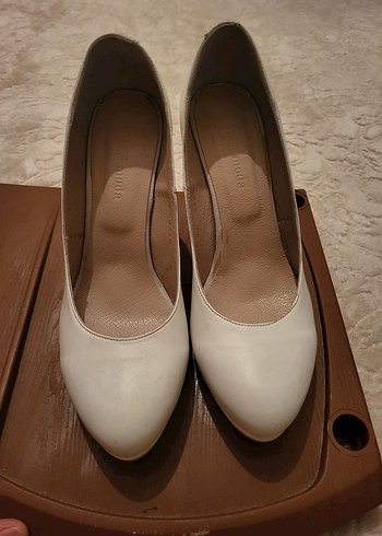 Beyaz Deri Stiletto Kadın Topuklu Ayakkabı
