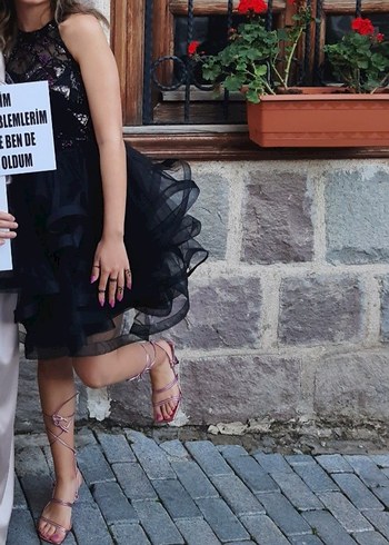 38 Beden Siyah renk, taşlı abiye