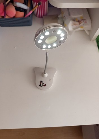 Beyaz LED Masa Lambası