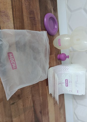 Pastel Beyaz Manuel Göğüs Pompası MOCHI