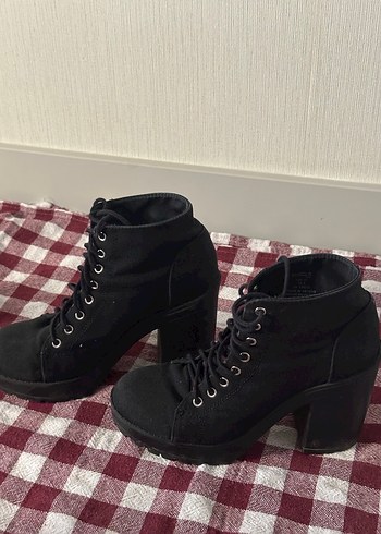 Siyah Süet Topuklu Kadın Bot - Görsel 4