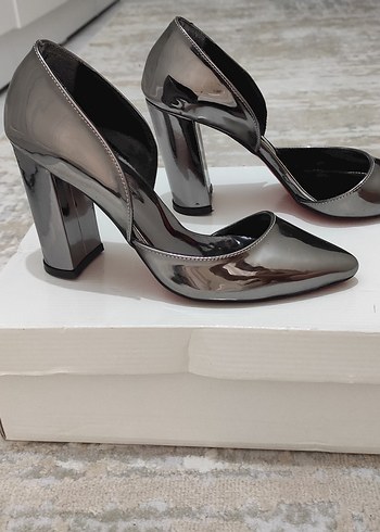 Diğer Gri Parlak Metal Topuklu Stiletto