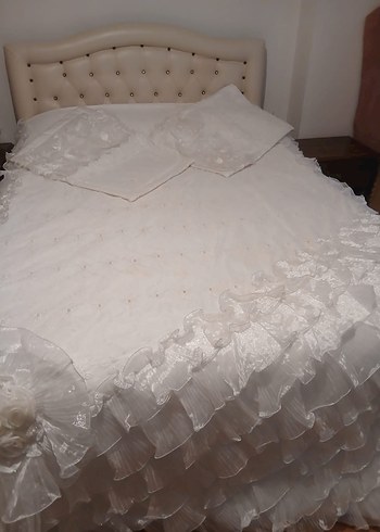 Beyaz Nakışlı Yatak Örtüsü - Görsel 2