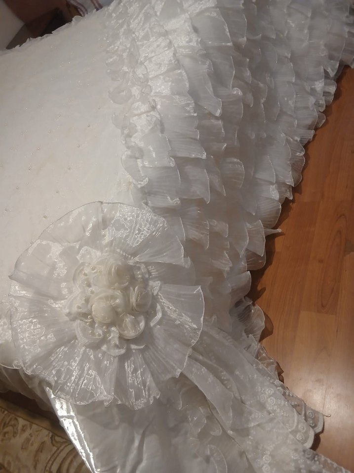 Beyaz Nakışlı Yatak Örtüsü - Görsel 4