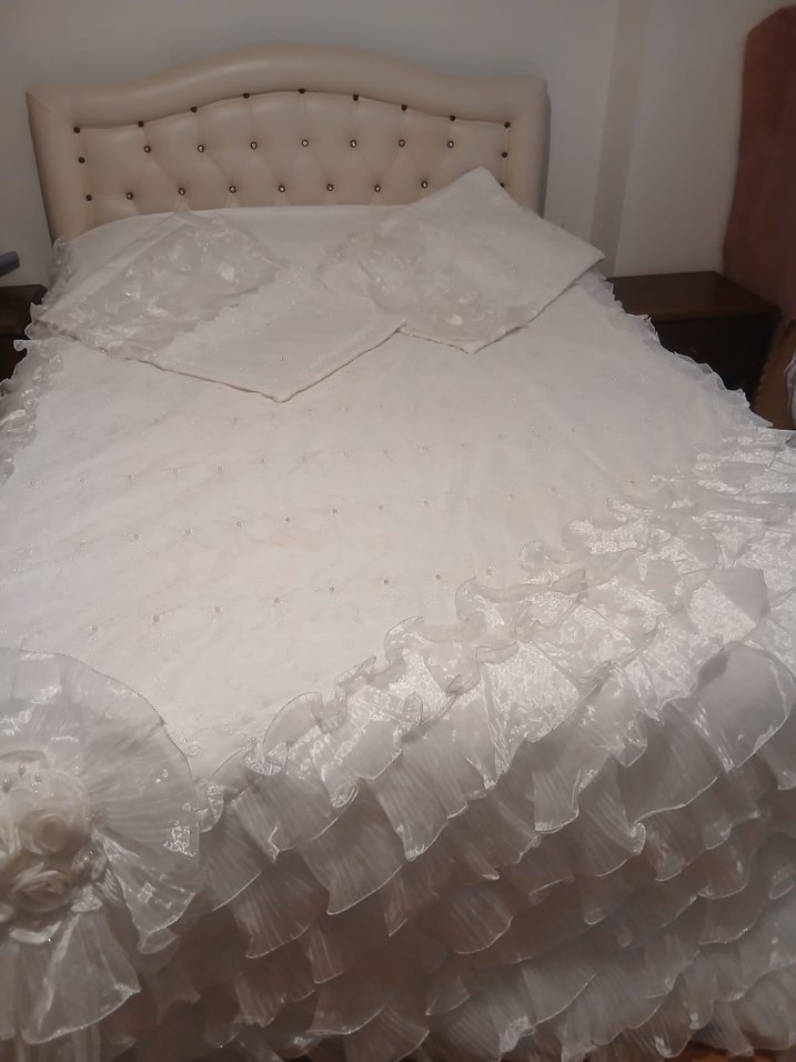 Beyaz Nakışlı Yatak Örtüsü - Görsel 2