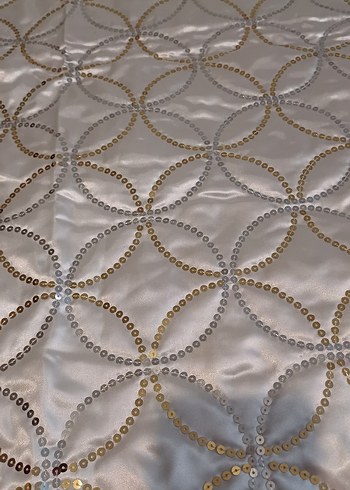 Beyaz İşlemeli Parlak Yatak Örtüsü - Görsel 3