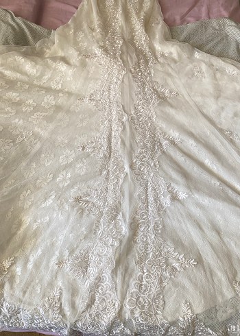 Viola Chan Tasarımı Dantel İşlemeli V Yaka Prenses Gelinlik - Görsel 6