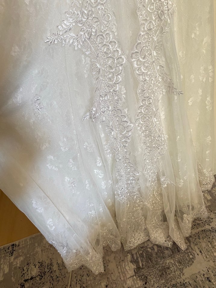 Viola Chan Tasarımı Dantel İşlemeli V Yaka Prenses Gelinlik - Görsel 5