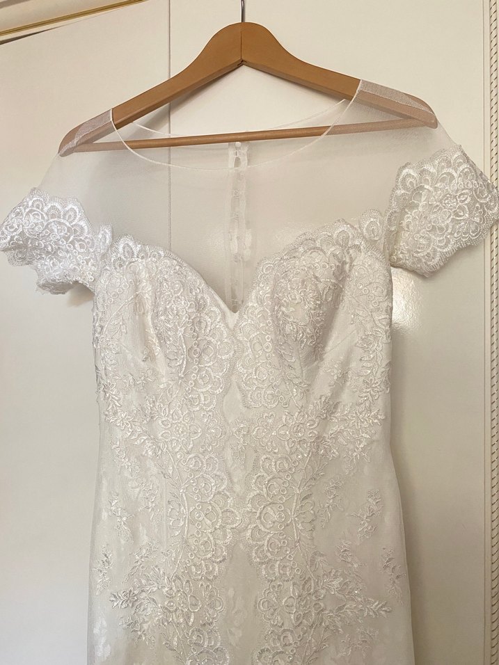 Viola Chan Tasarımı Dantel İşlemeli V Yaka Prenses Gelinlik - Görsel 2