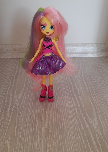 Equestria Girls serisinden Fluttershy (My Little Pony)