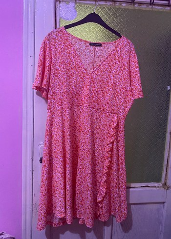 Pembe Çiçek Desenli Salaş Midi Elbise