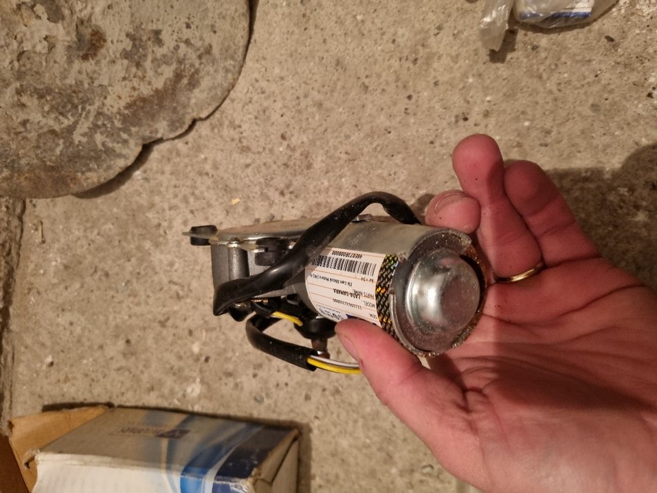 Beyaz Gri Elektrikli Süpürge Motoru - Görsel 3