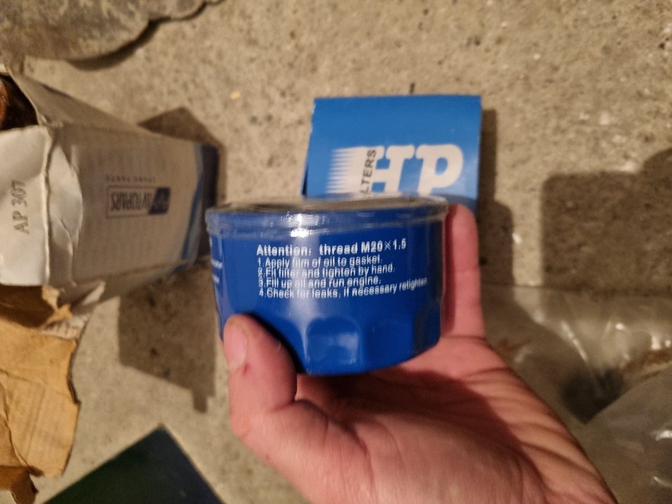 Mavi ve Gri Minimalist Erkek Rozeti - Görsel 4