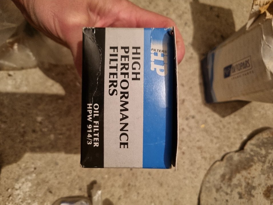 Mavi ve Gri Minimalist Erkek Rozeti - Görsel 3