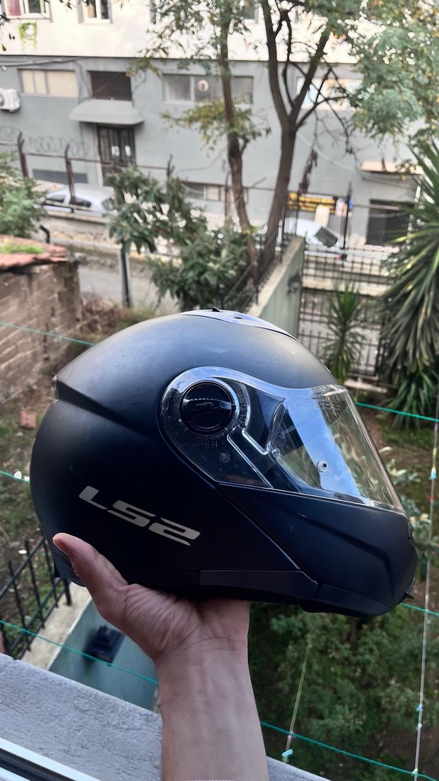 LS2 Siyah Parlak Cam Motosiklet Kaskı - Görsel 3