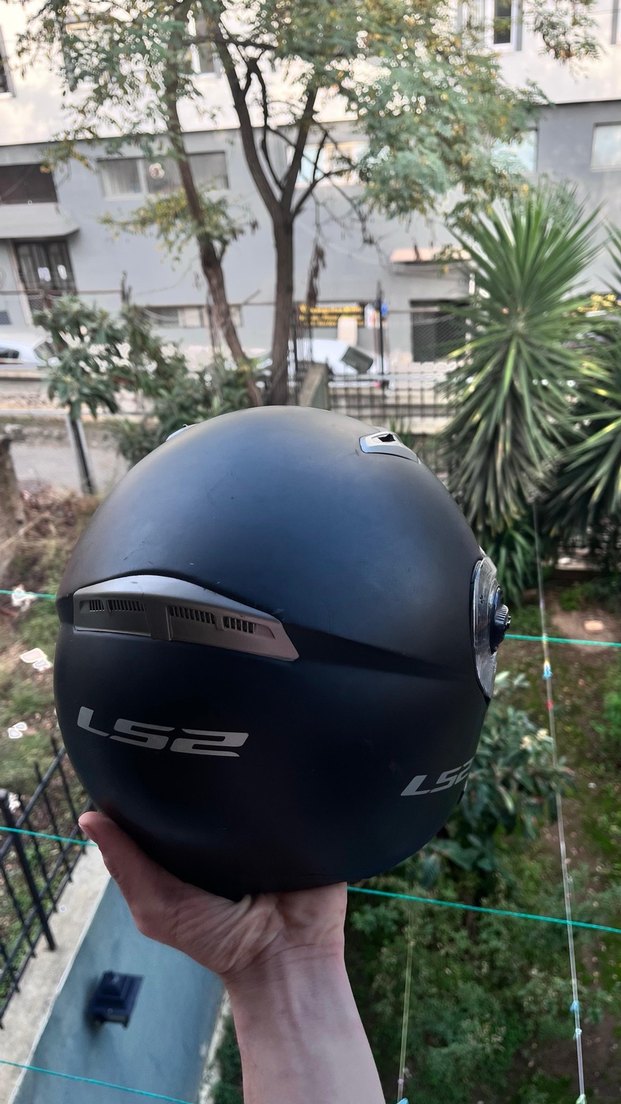 LS2 Siyah Parlak Cam Motosiklet Kaskı - Görsel 2