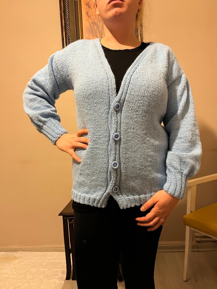 Düğmeli V Yaka Gri Triko Hırka - Görsel 3