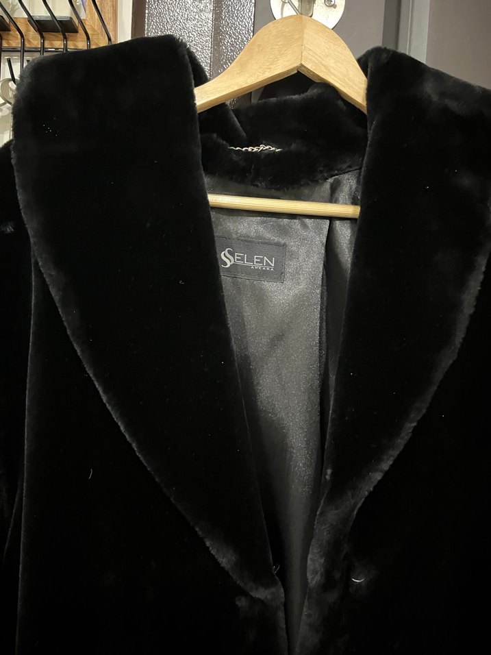 Siyah Kadın Kürk Detaylı Midi Kaban - Görsel 2