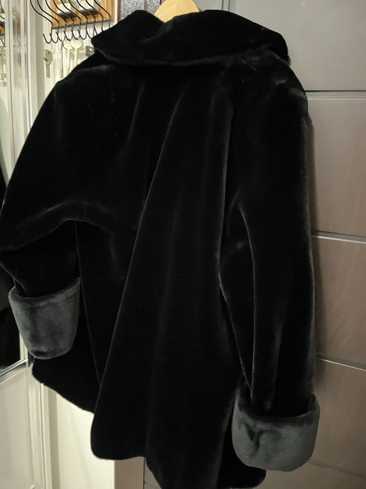 Siyah Kadın Kürk Detaylı Midi Kaban - Görsel 3