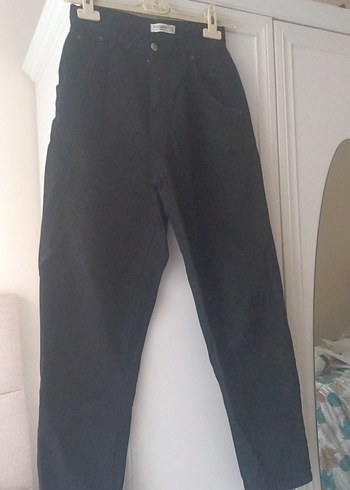 32 Beden Kadın Siyah Pileli Bol Kesim Denim Pantolon