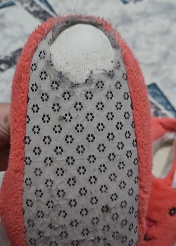 Kız Çocukları İçin Kırmızı Nakışlı Sıcak Ev Terliği - Görsel 2