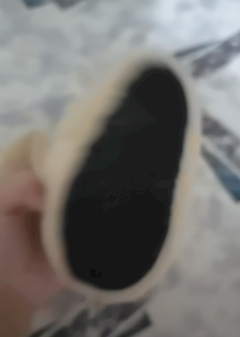 Kızlar için peluş detaylı bej terlik - Görsel 3