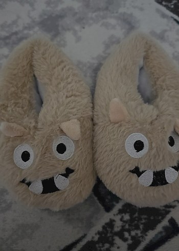 Kızlar için peluş detaylı bej terlik - Görsel 4