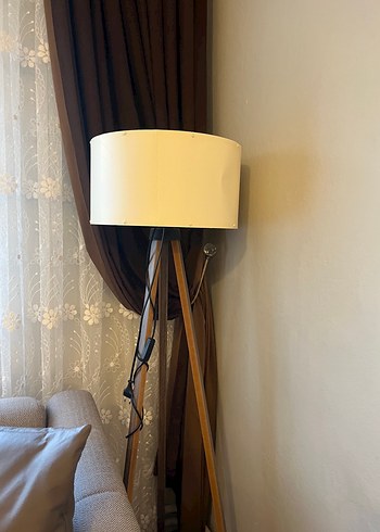 Ikea Ahşap Tripodlu Bej Lambader