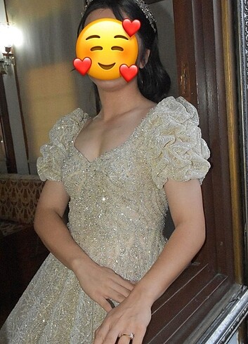 Nişan elbisesi