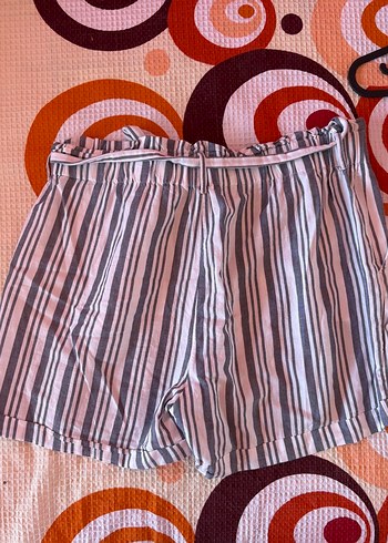 Gri Çizgili Mini Şort - Görsel 2