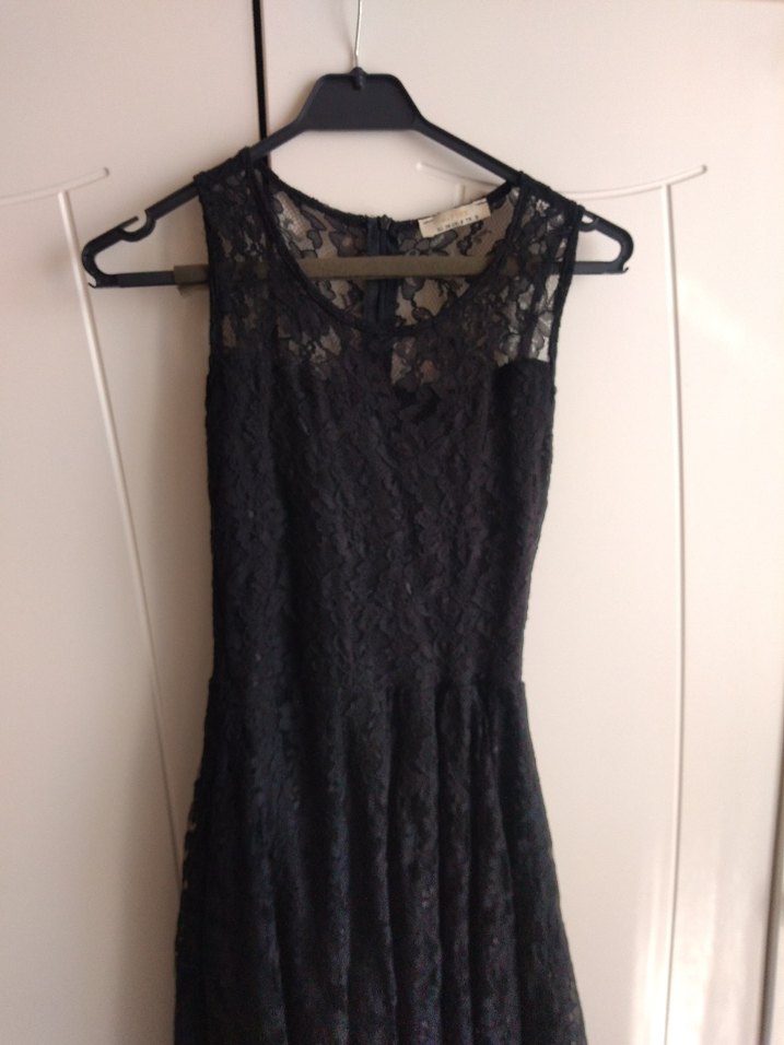 Dantel Detaylı Siyah V Yaka Midi Elbise - Görsel 2