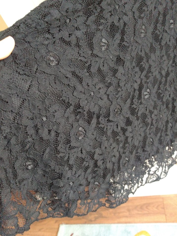 Dantel Detaylı Siyah V Yaka Midi Elbise - Görsel 4