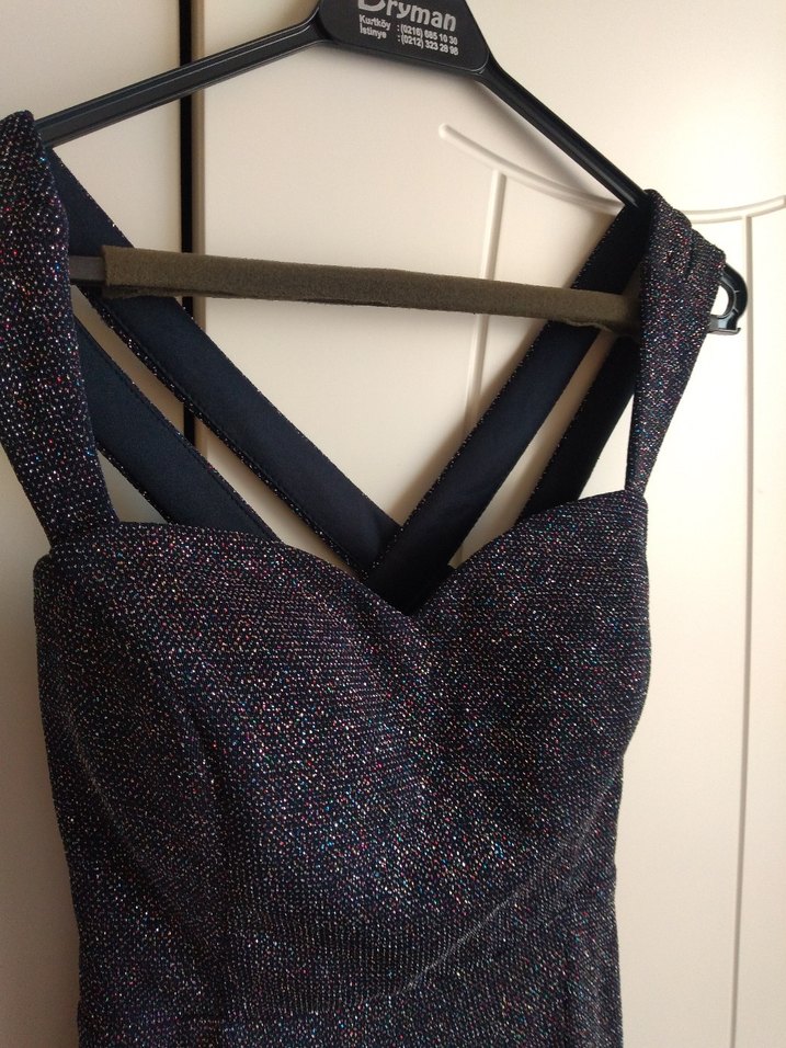 Parlak Mini V Yaka Askılı Elbise - Görsel 2