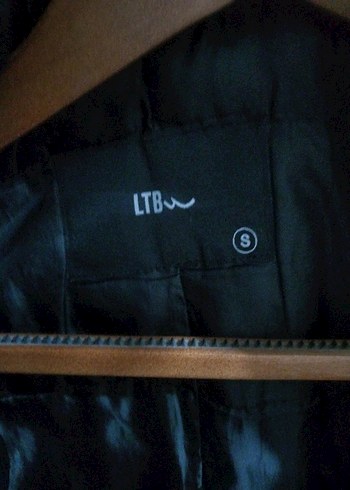 Siyah Kürklü Kadın Kışlık Mont - Görsel 3