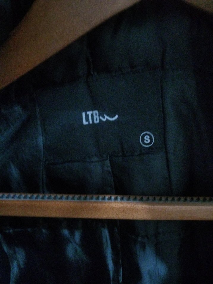 Siyah Kürklü Kadın Kışlık Mont - Görsel 3