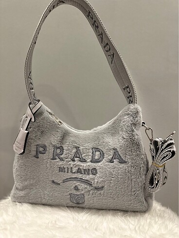 Prada peluş çanta