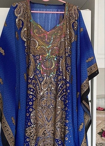 Arabistan?dan İşlemeli Abaya