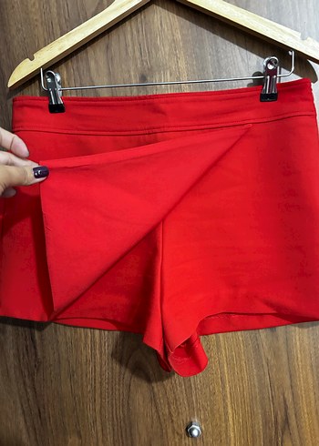 Zara Düğmeli Kırmızı Mini Şort
