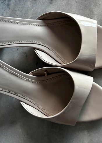 Bej Minimalist Stiletto Topuklu Kadın Terlik