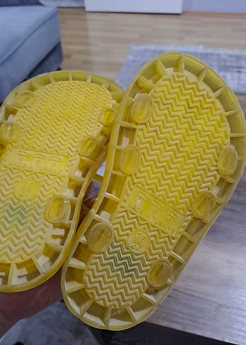 26 Beden sarı Renk Kız Çocuk ışıklı sandalet