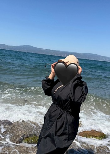Uzun Siyah Dökümlü Kadın haşema