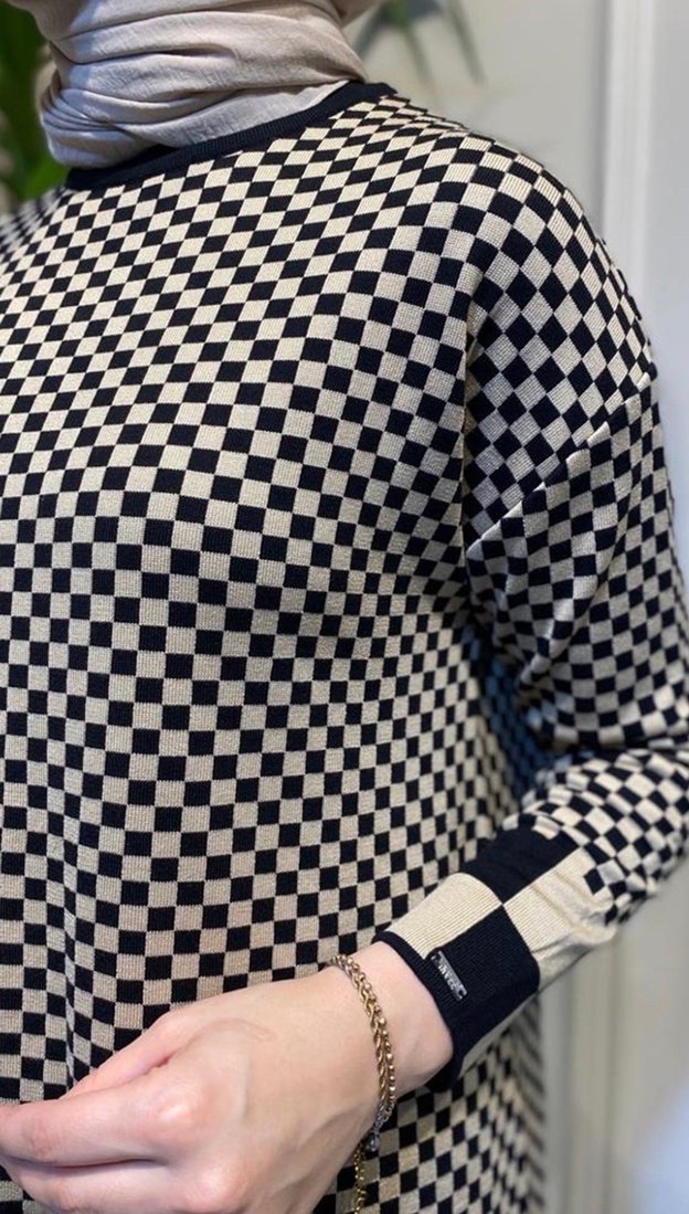 Gri Kareli Boğazlı Triko Kadın Kazak invee - Görsel 2