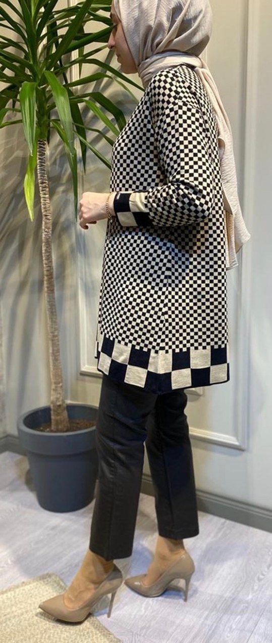 Gri Kareli Boğazlı Triko Kadın Kazak invee - Görsel 3