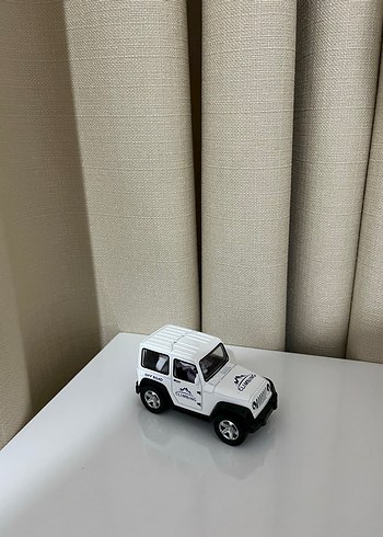 Beyaz Minyatür Oyuncak Jeep